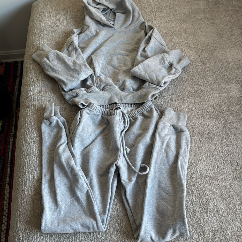 SHPCHNZY Grey Sweatshirt and Sweatpants set